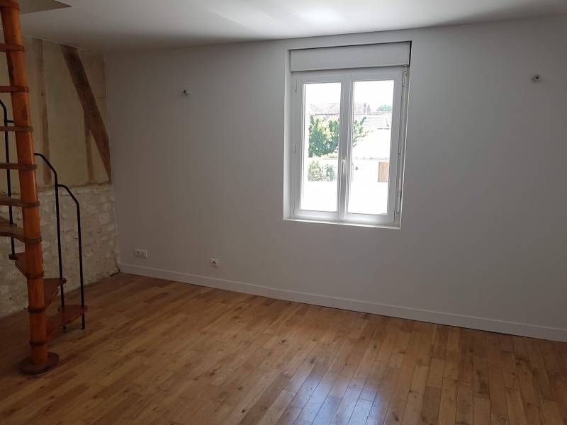 En vente maison ancienne rénovée F4 98 m² habitable dans un environnement calme à Saint Etienne du Vauvray