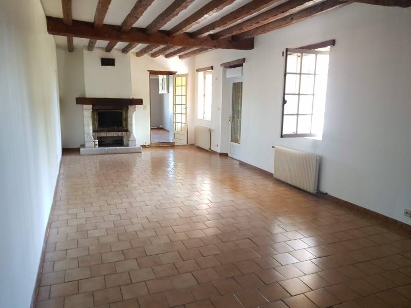 Vends maison ancienne avec grand séjour à Saint Pierre du VAuvray