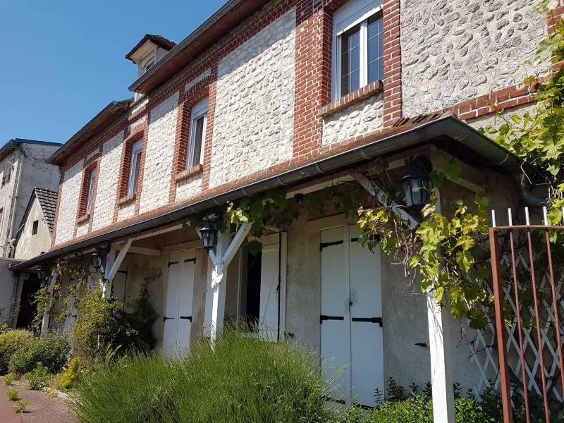A vendre maison ancienne bord de seine à Saint Pierre du Vauvray