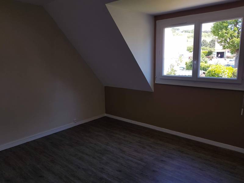 En vente maison fonctionnelle F4 de 98 m² en bon état avec garage et jardin à Louviers