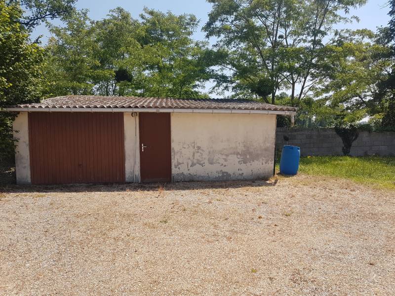 Vends maison F4 plain pied avec garage et jardin clos sur la commune de Poses