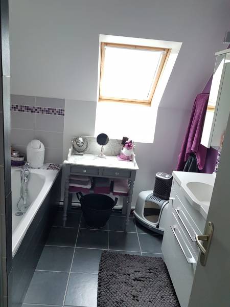 En vente maison en parfait état F4 avec salle de bains équipée à Poses