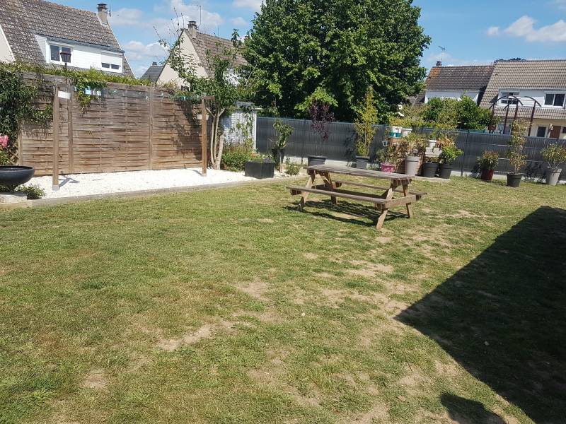 En vente maison rénovée F5 de 120 m² avec garage et jardin clos à Le Vaudreuil