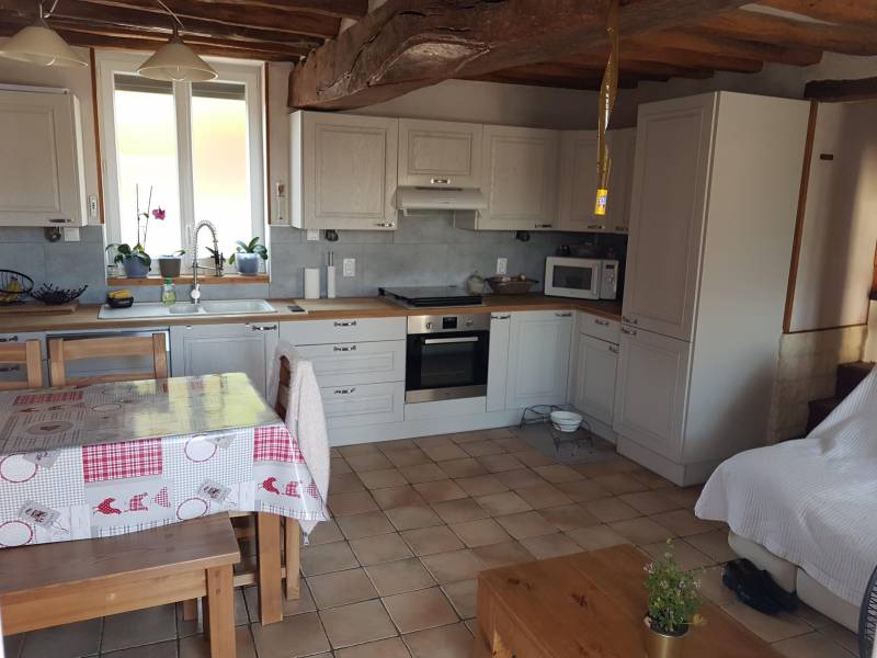 Achetez une maison ancienne atypique de 85 m² avec dépendance et jardin clos de murs sur la commune de Léry