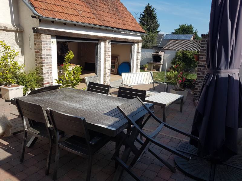 Achetez une maison ancienne atypique avec une dépendance jardin clos de murs à Léry