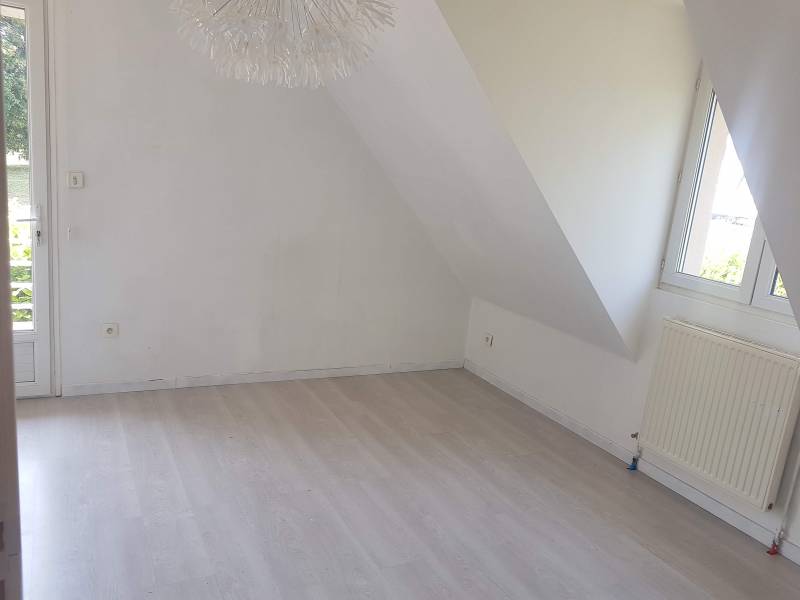 Vends maison récente de 2003 de 140 m² avec 5 chambres proche des écoles à Val de Reuil