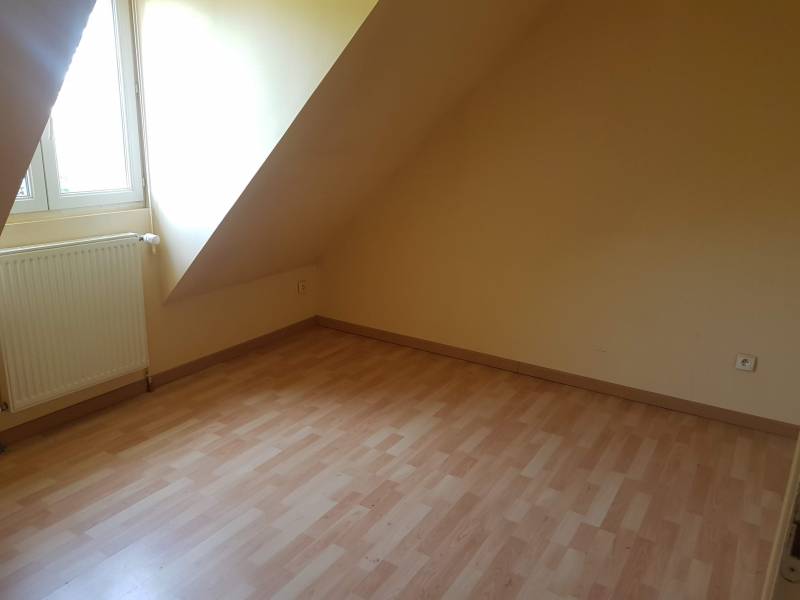 Vends maison récente de 140 m² habitable avec sous sol et jardin clos sur la commune de Val de Reuil proche des écoles et du parc des sports