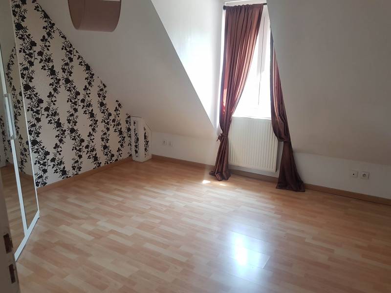 A vendre maison fonctionnelle F6 avec sous sol complet à Val de Reuil