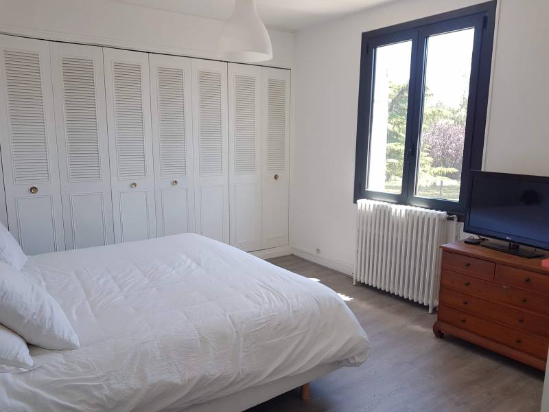 Vends maison ancienne style normand avec 4  chambres dépendance piscine et jardin à Le Vuardreuil