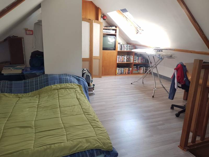 Vends maison dans quartier périphérique calme avec 4 chambres à Val de Reuil