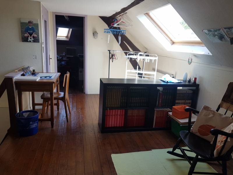 A vendre maison bourgeoise rénovée F4 de 116 m² avec piscine dépendance cave et jardin clos sur la commune de Léry