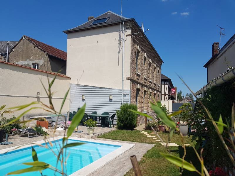 Achetez une maison de caractère rénovée de 116 m² avec dépendance piscine cave et jardin clos à Léry