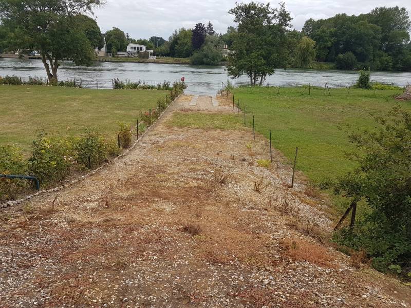 Vends maison ancienne avec jardin garage et descente à bateau en bord de Seine à Saint Pierre du vauvray