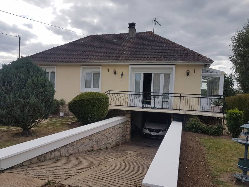 A vendre maison F4 de plain pied en bon état avec sous sol et jardin sur la commune de Les Damps