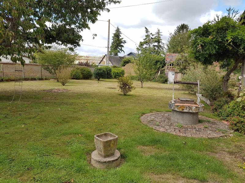 A vendre ensemble immobilier composé d'une maison et de dépendances sur un terrain de 1878 m² à Canapeville