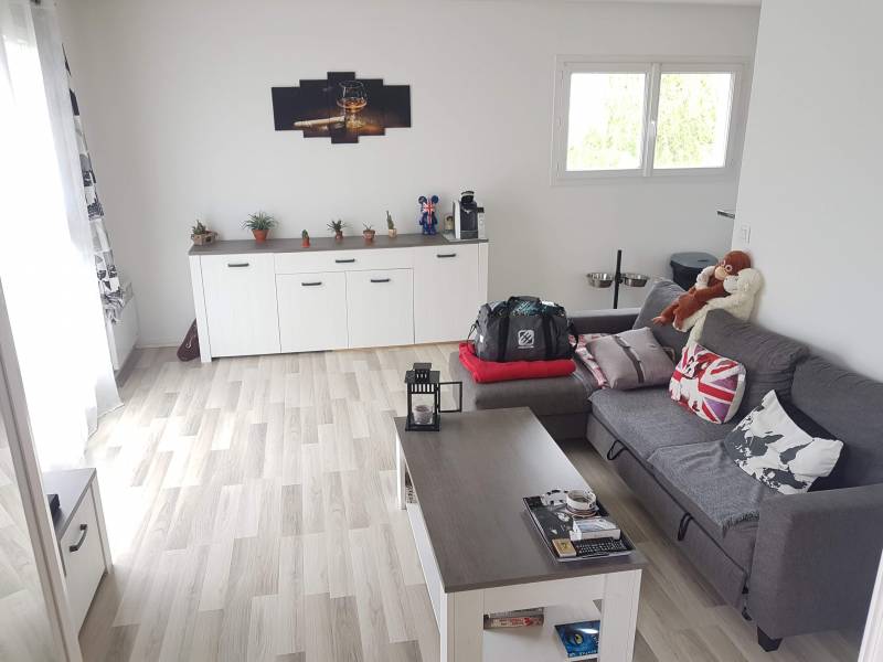 Vends appartement F2 lumineux avec 2 places deparking à Val de Reuil