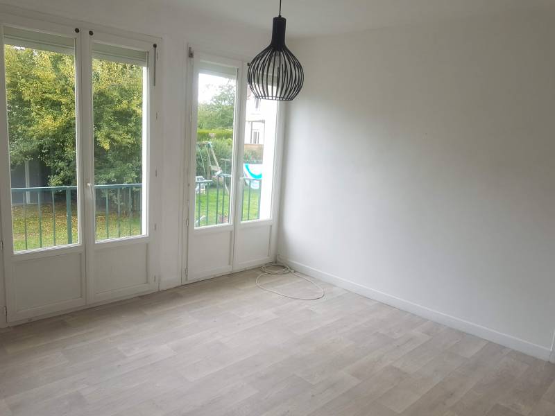 Vends maison de plain pied avec 2 chambres sous sol et jardin à Muids