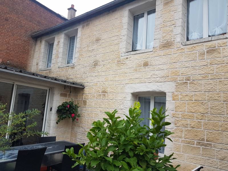 a vendre maison de ville en très bon état F3 avec terrasse à Louviers
