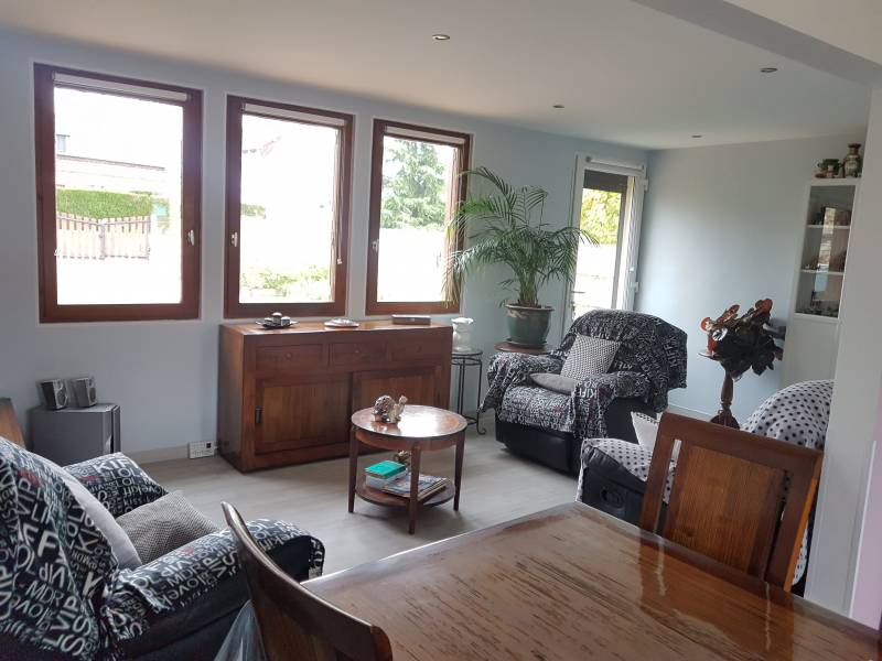 A vendre maison F3 avec séjour/salon lumineux 2 chambres cellier cave abri de jardin et jardin clos à Pont de l'arche