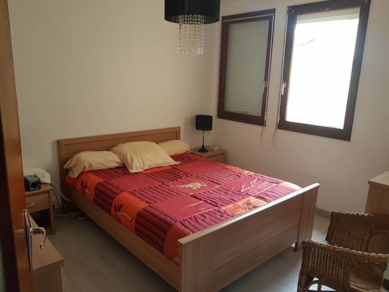 Vends maison plain pid avec 2 chambres et jardin à Pont de l'Arche