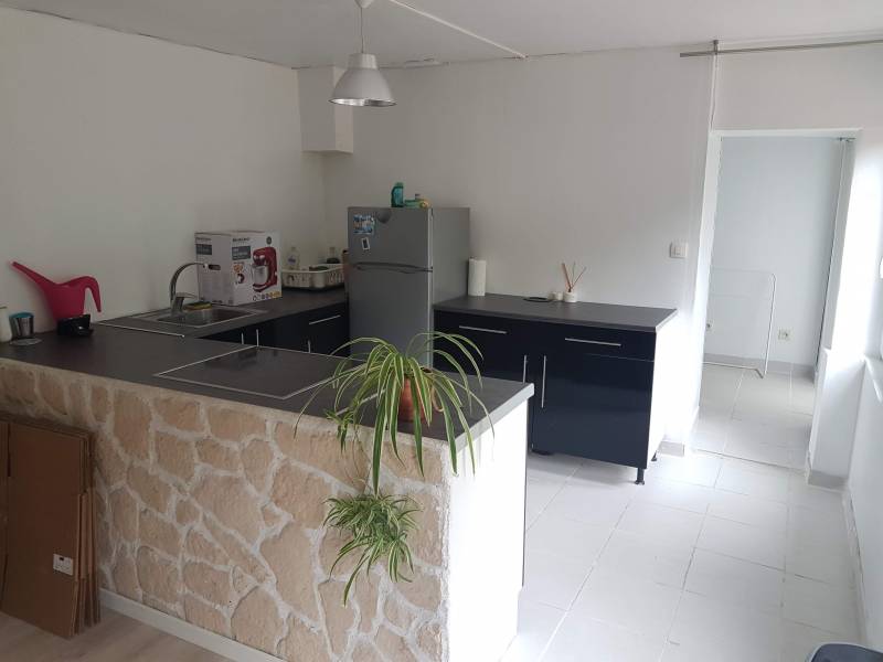 En vente maison avec logement F2 indépendant à Poses