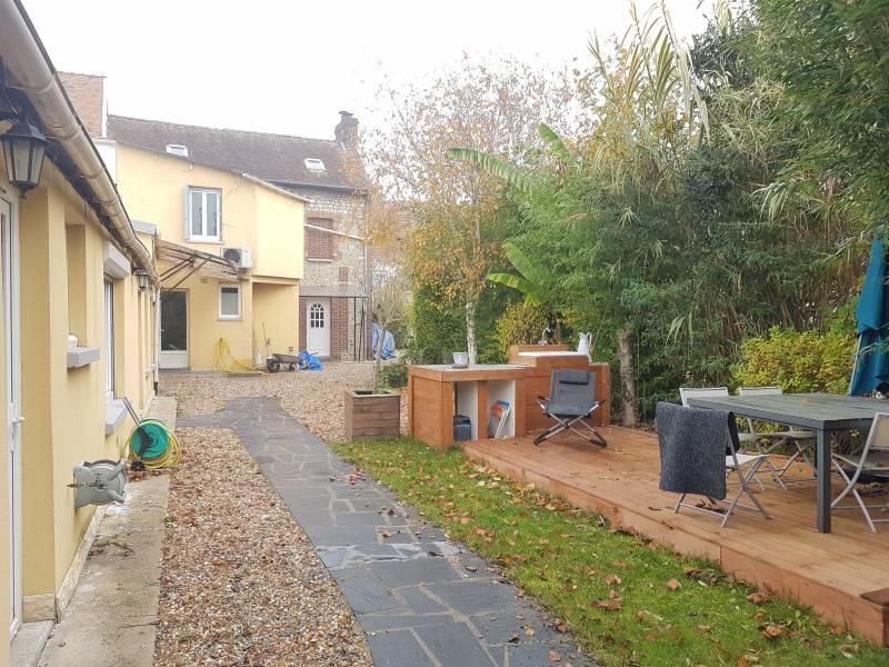 A vendre maison ancienne F5 avec logement F2 indépendant à Poses