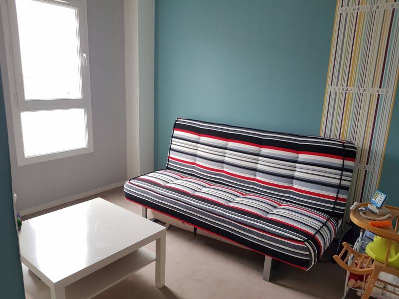 a vendre appartement vendu loué avec 2 chambres terrasse et parking pour investissement à Val de Reuil