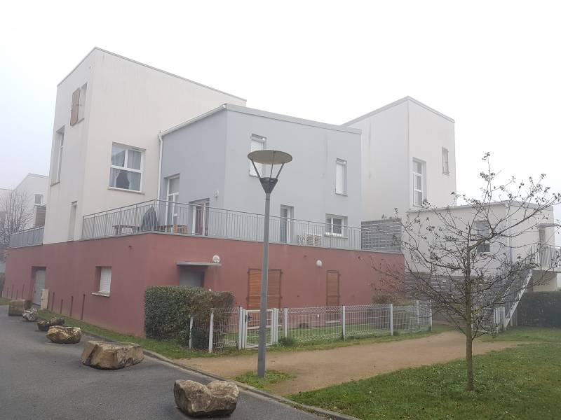 A vendre appartement F3 en bon état pour investir loyer 577 € + 73 € de charges à Val de Reuil