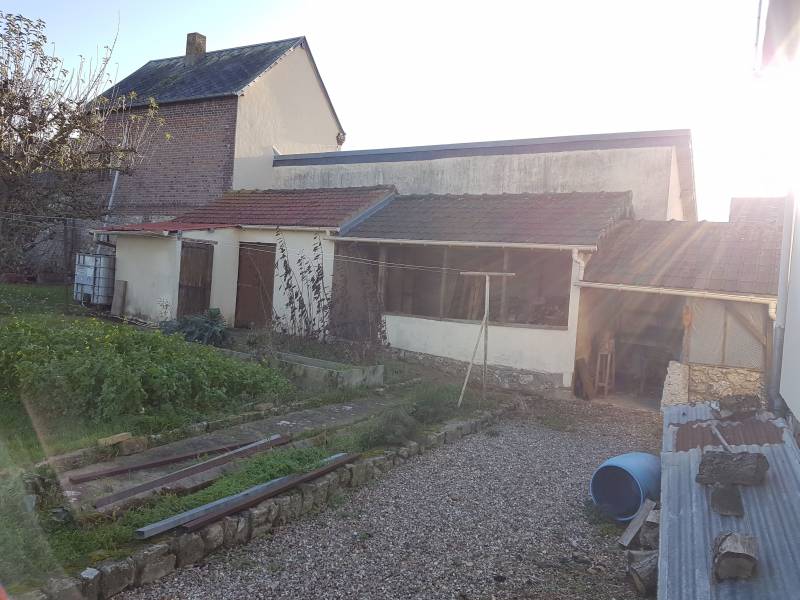 Vends maison F6 de 125 m² avec sous sol dépendance et jardin sur la commune de Quatremare