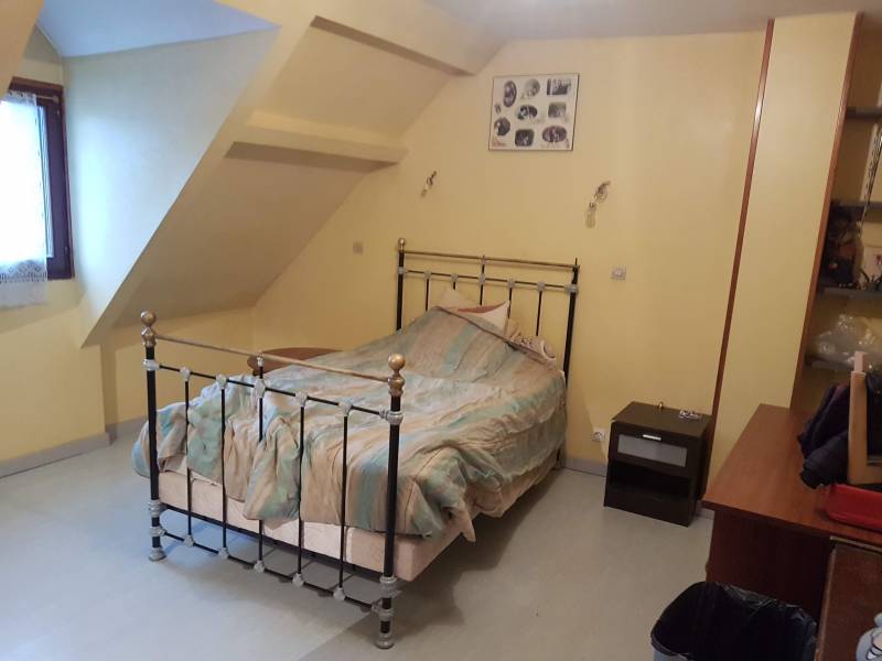 En vente maison de 145 m² habitable avec 5 chambres dans un quartier proche d la gare à Val de Reuil