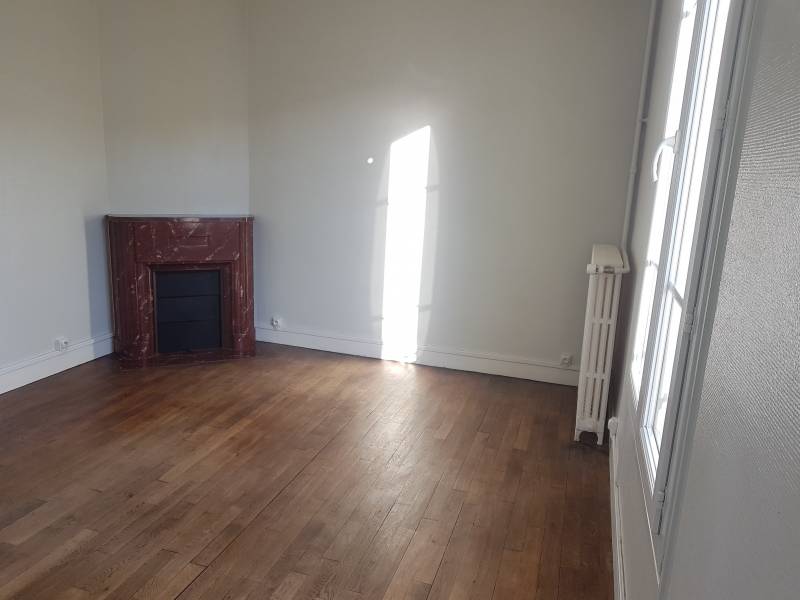 Achetez une maison ancienne de caractère en parfait état avec sous sol et jardin à Pont de l'Arche