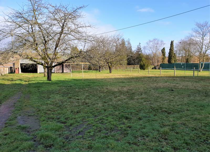 terrain d'environ 2000m²