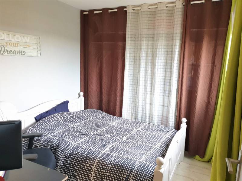 Maison 4 pièces VAL DE REUIL -chambre 1