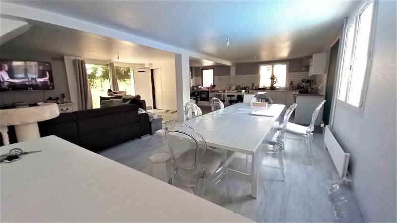 Maison 8 pièces de 205 m² environ avec terrasse et jardin proche Incarville LOUVIERS  