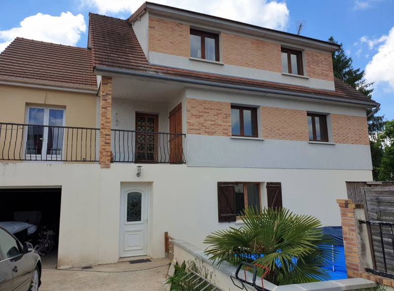 Maison 8 pièces de 205 m² environ avec terrasse et jardin proche Incarville LOUVIERS  