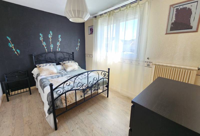 Maison lumineuse et au calme de 80m² environ avec 3 grandes chambres, terrasse exposée Sud-Ouest