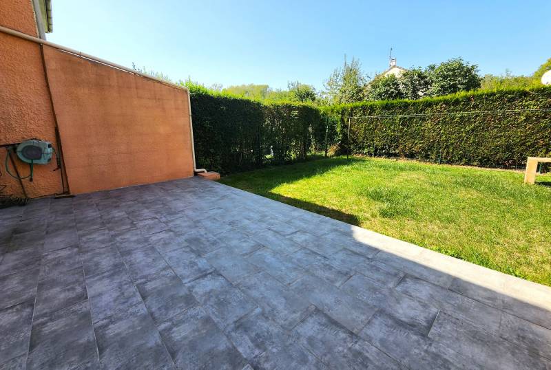 Maison lumineuse et au calme de 80m² environ avec 3 grandes chambres, terrasse exposée Sud-Ouest