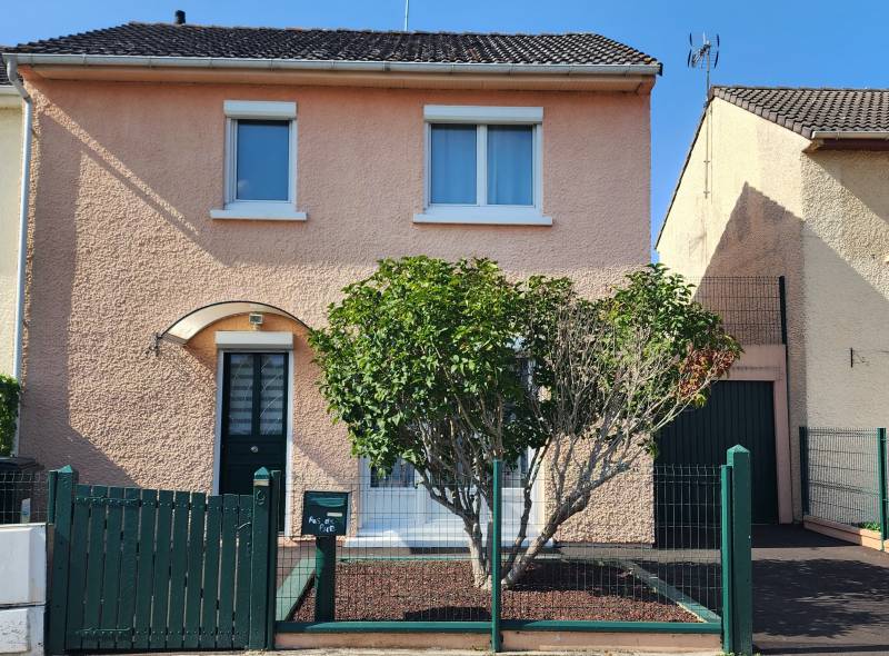Maison lumineuse et au calme de 80m² environ avec 3 grandes chambres, terrasse exposée Sud-Ouest