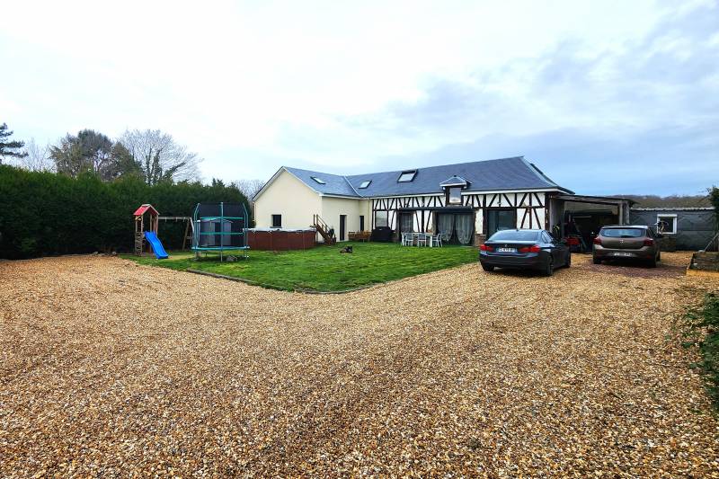 Maison 6 pièces de 160m² environ au calme avec 2 chambres en rez-de-chaussée et pièce de vie de 70m²