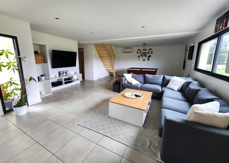 Maison 6 pièces de 160m² environ au calme avec 2 chambres en rez-de-chaussée et pièce de vie de 70m²