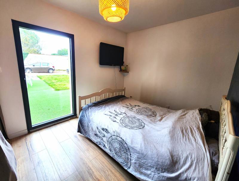 Maison 6 pièces de 160m² environ au calme avec 2 chambres en rez-de-chaussée et pièce de vie de 70m²