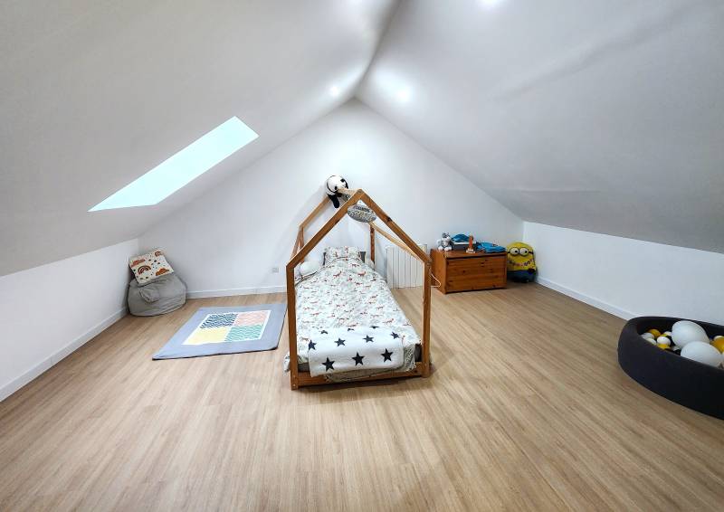 Maison 6 pièces de 160m² environ au calme avec 2 chambres en rez-de-chaussée et pièce de vie de 70m²