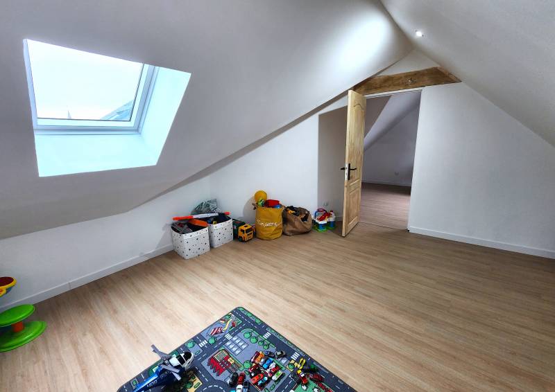 Maison 6 pièces de 160m² environ au calme avec 2 chambres en rez-de-chaussée et pièce de vie de 70m²