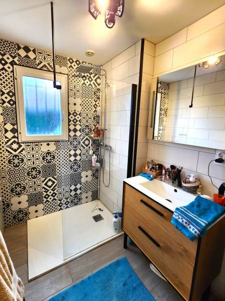 Maison 6 pièces de 124m² proche des bords de l'Eure et de la gare SNCF, environnement calme, 3 chambres en rez-de-chaussée et garage