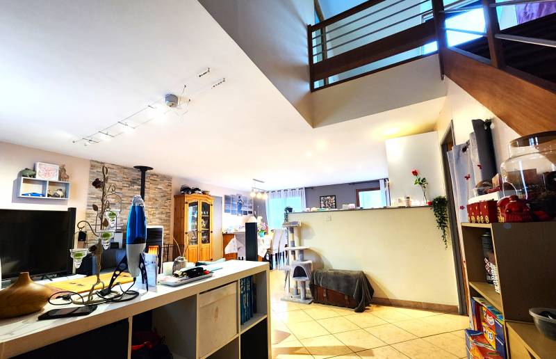 Maison 6 pièces de 124m² proche des bords de l'Eure et de la gare SNCF, environnement calme, 3 chambres en rez-de-chaussée et garage