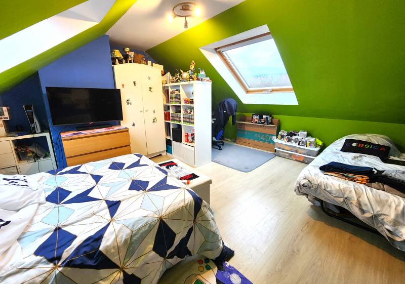 Maison 6 pièces de 124m² proche des bords de l'Eure et de la gare SNCF, environnement calme, 3 chambres en rez-de-chaussée et garage