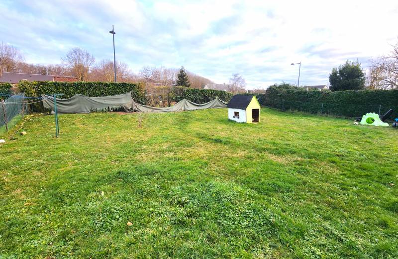 Maison 6 pièces de 124m² proche des bords de l'Eure et de la gare SNCF, environnement calme, 3 chambres en rez-de-chaussée et garage