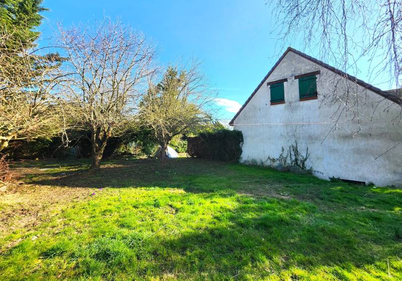 Grand jardin arboré avec maison à vendre au Vaudreuil (27100)