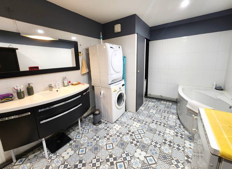 Salle de bains – Baignoire et douche pour plus de confort