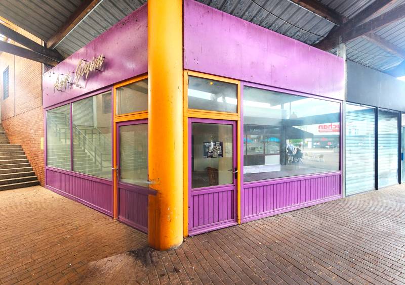 Local commercial 47 m² à vendre – Centre Val-de-Reuil, proche gare et A13, idéal investisseur ou activité pro